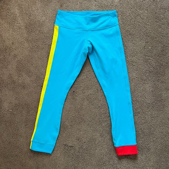 Lululemon size 4 blue capri leggings - Picture 1 of 4